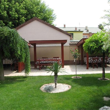 Szegfu Apartman Villa Hajdúszoboszló Esterno foto