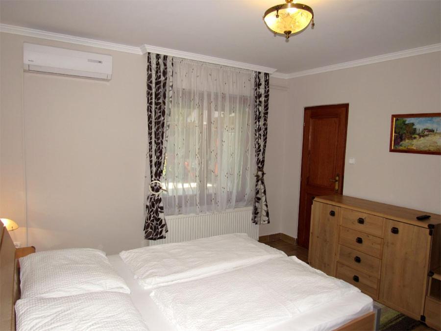 Szegfu Apartman Villa Hajdúszoboszló Esterno foto