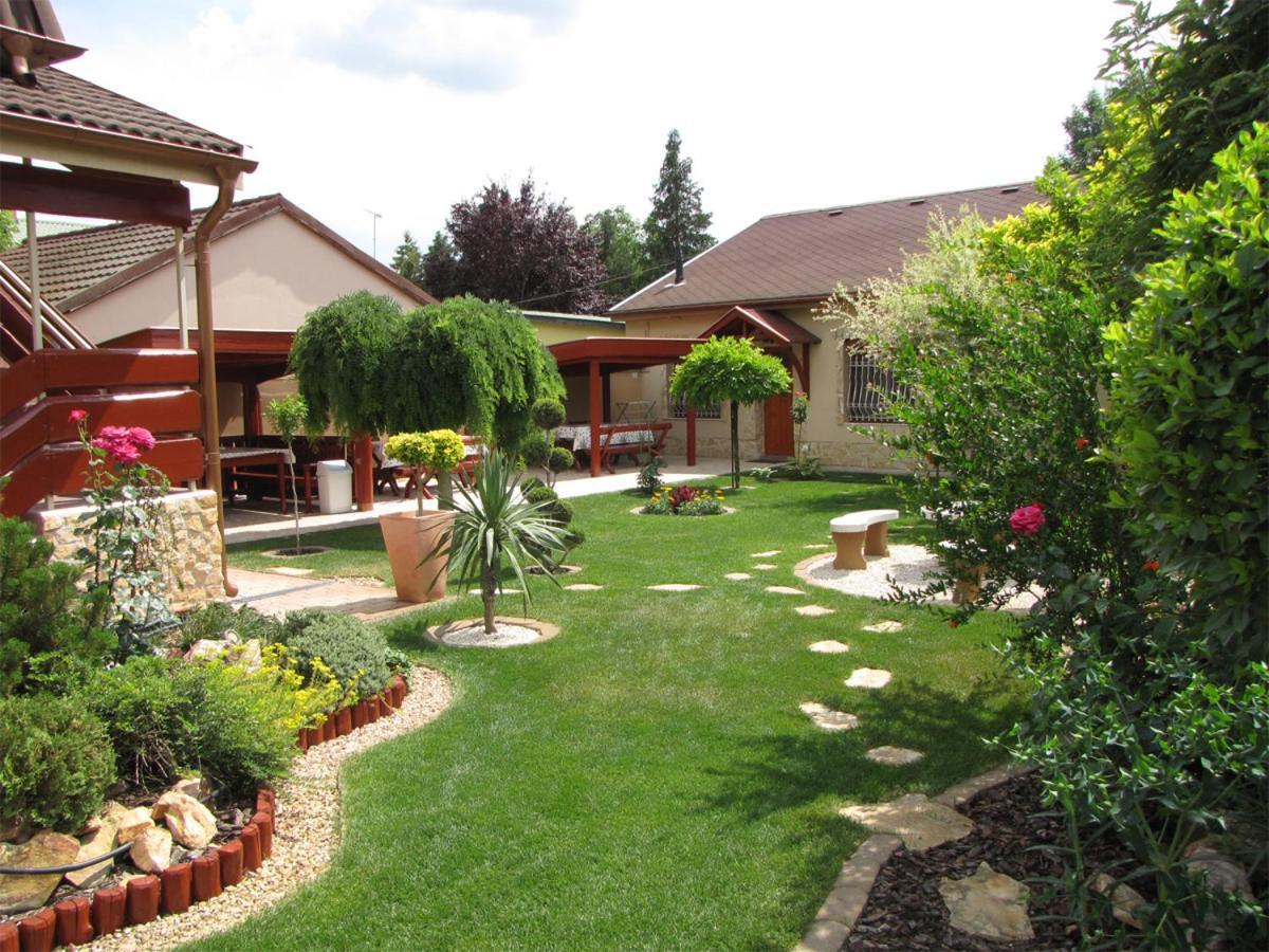 Szegfu Apartman Villa Hajdúszoboszló Esterno foto