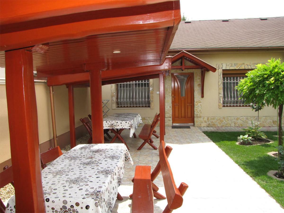 Szegfu Apartman Villa Hajdúszoboszló Esterno foto