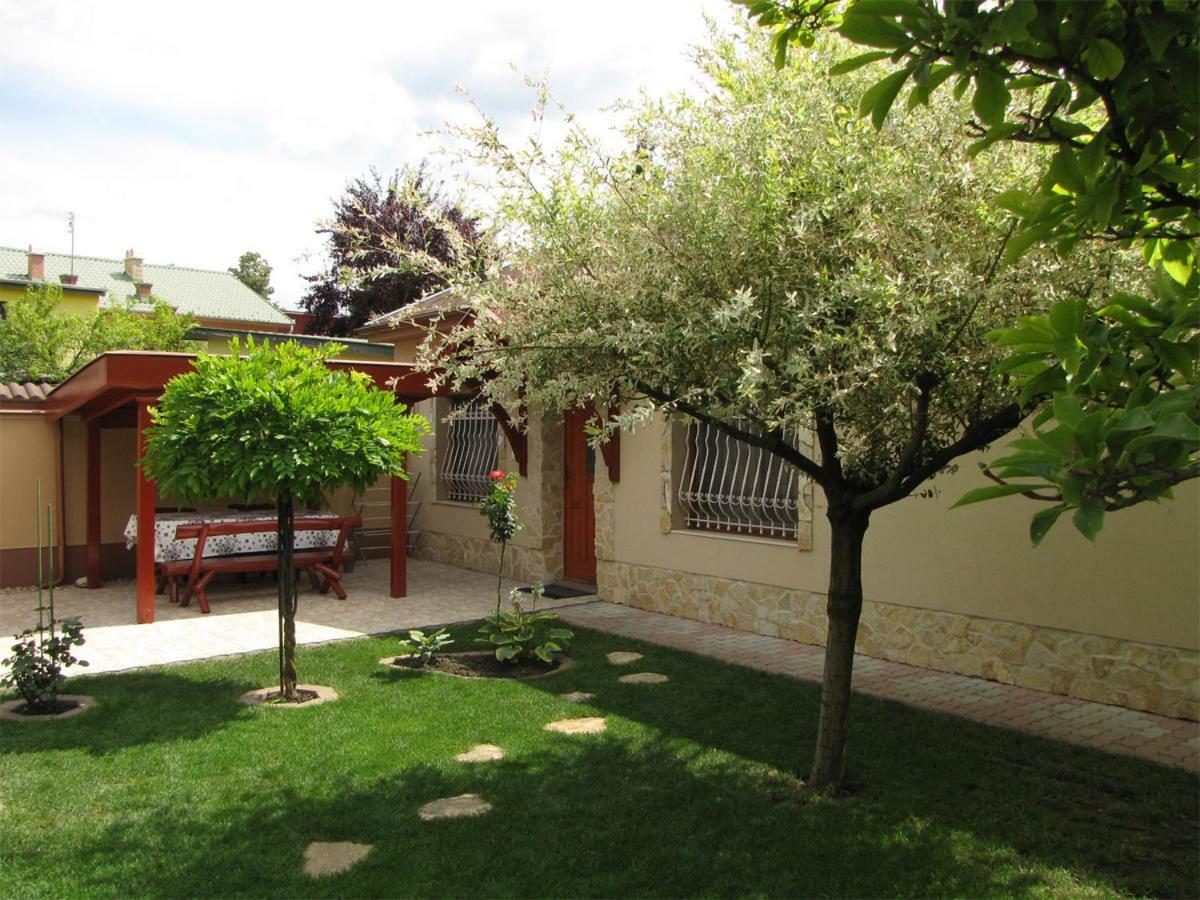 Szegfu Apartman Villa Hajdúszoboszló Esterno foto