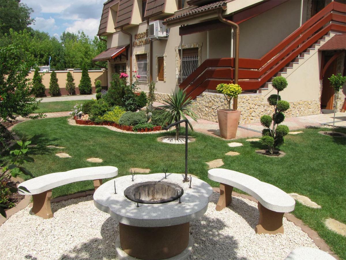 Szegfu Apartman Villa Hajdúszoboszló Esterno foto