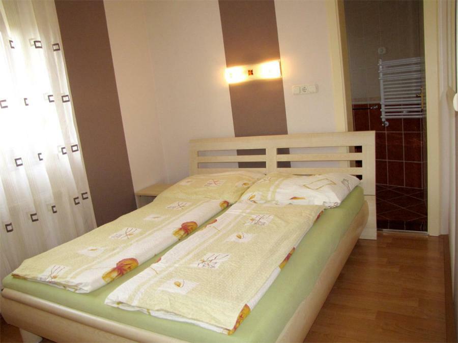 Szegfu Apartman Villa Hajdúszoboszló Esterno foto