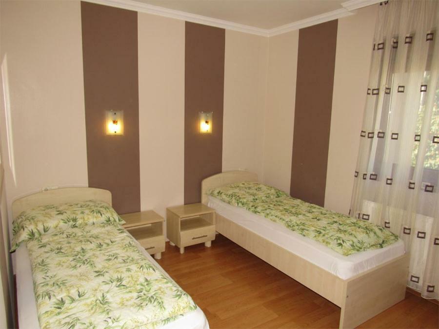 Szegfu Apartman Villa Hajdúszoboszló Esterno foto